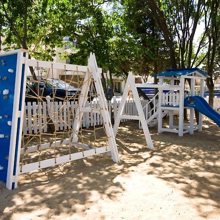 Paradise Bay Hotel Pomorie Bagian luar foto