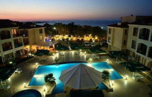 Paradise Bay Hotel Pomorie Bagian luar foto