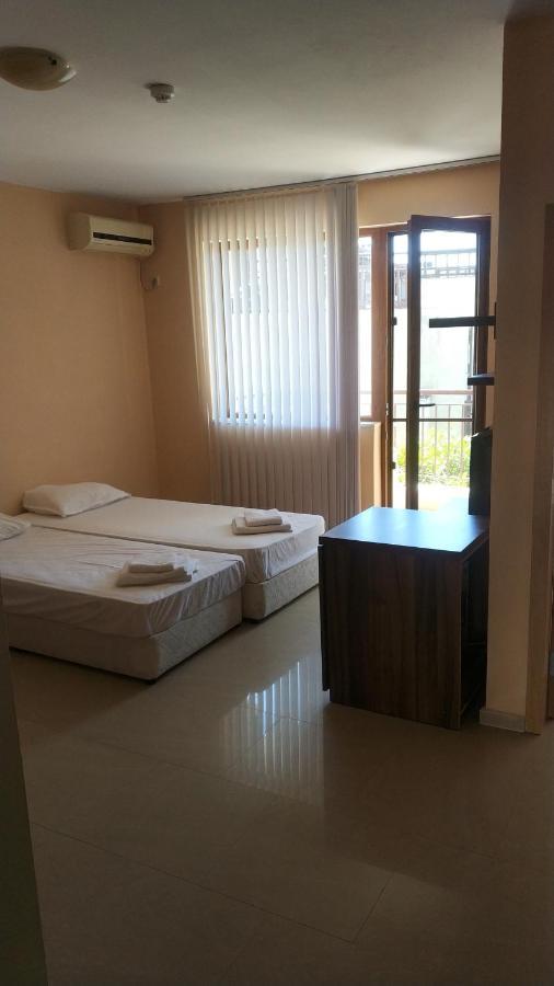 Paradise Bay Hotel Pomorie Bagian luar foto