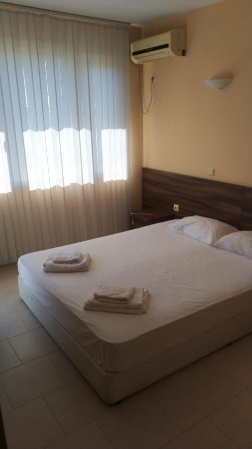 Paradise Bay Hotel Pomorie Bagian luar foto