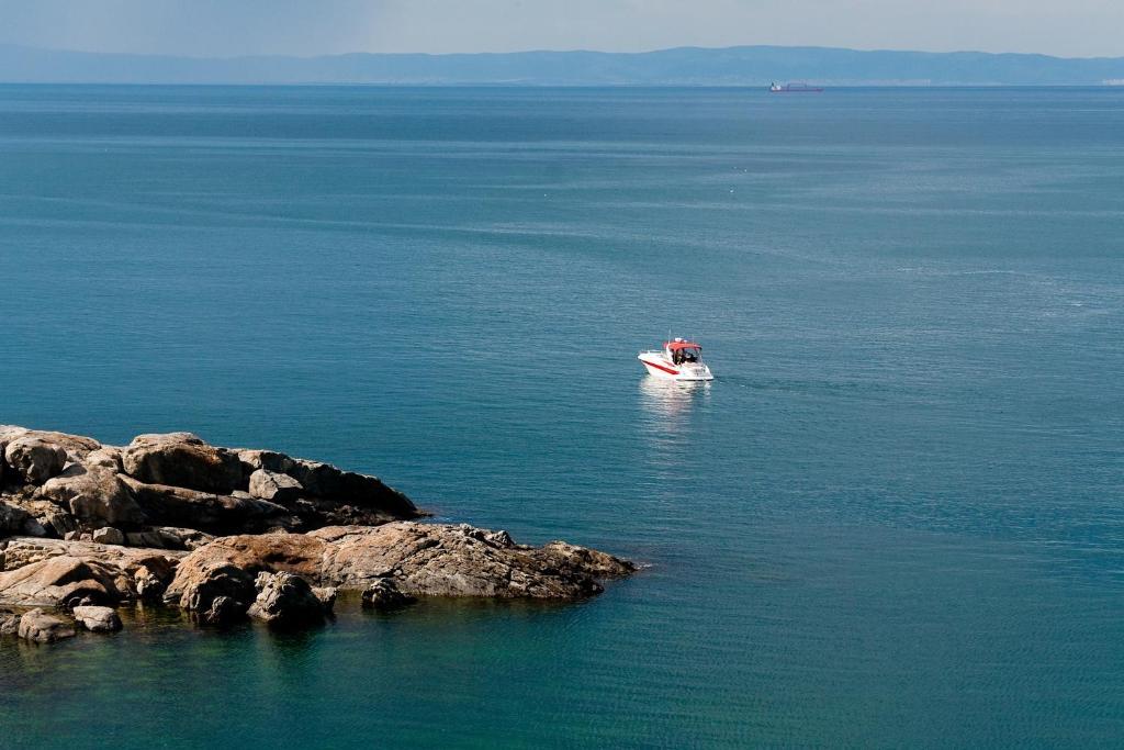 Paradise Bay Hotel Pomorie Bagian luar foto