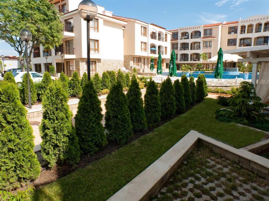 Paradise Bay Hotel Pomorie Bagian luar foto