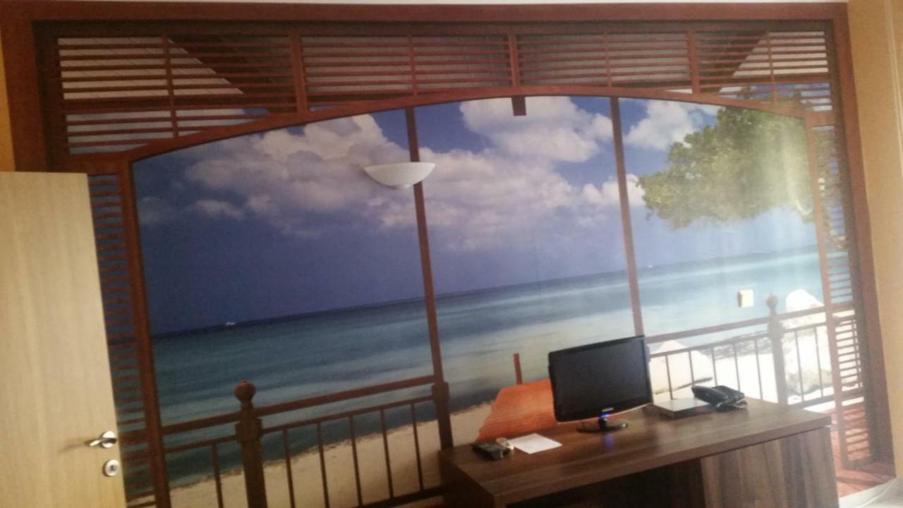 Paradise Bay Hotel Pomorie Bagian luar foto