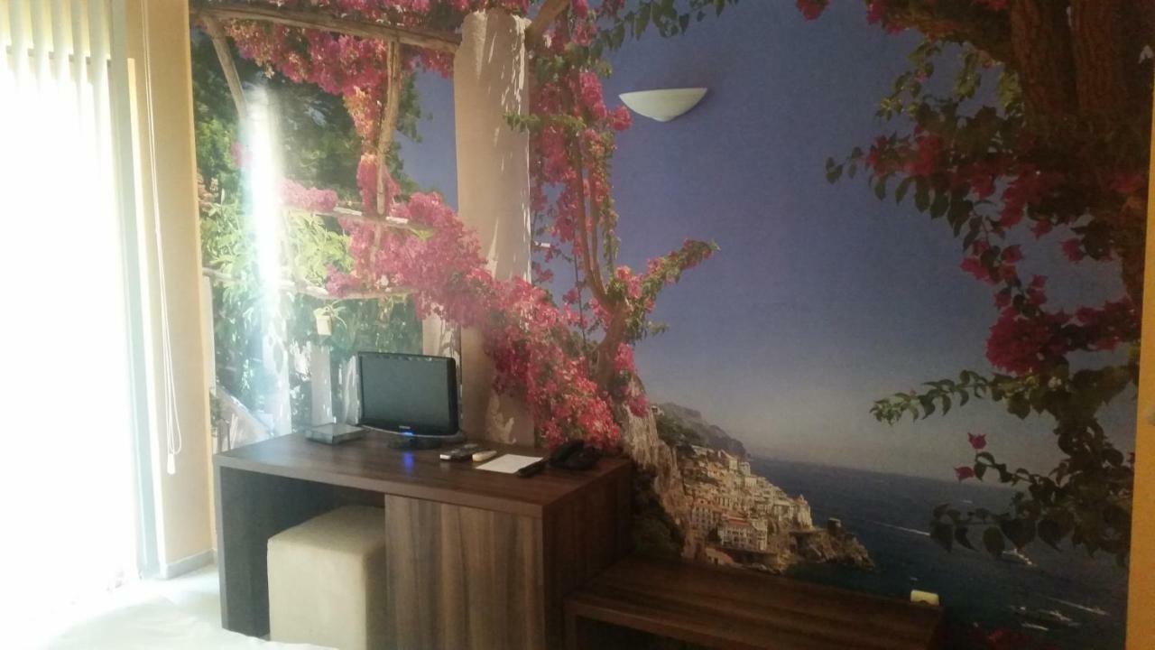 Paradise Bay Hotel Pomorie Bagian luar foto