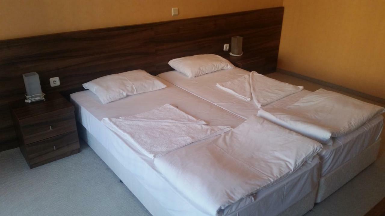 Paradise Bay Hotel Pomorie Bagian luar foto