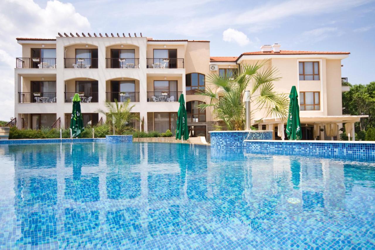 Paradise Bay Hotel Pomorie Bagian luar foto