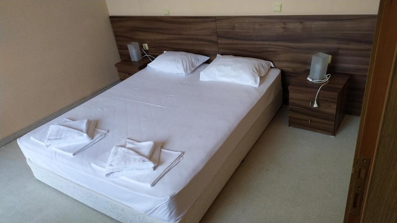 Paradise Bay Hotel Pomorie Bagian luar foto